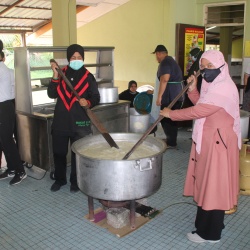 Gotong Royong Bubur Lambuk 28 April 2022